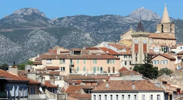 location aubagne