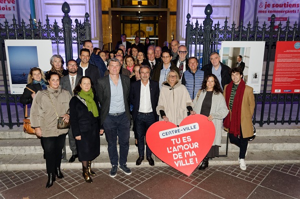 Les élus de la CCIAMP devant le Palais de la Bourse